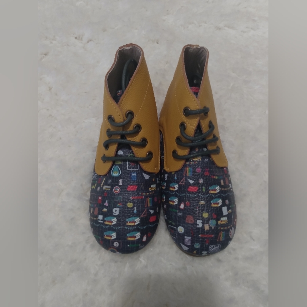 NWT toddler girls 10/11 school design shoes - Picture 2 of 6